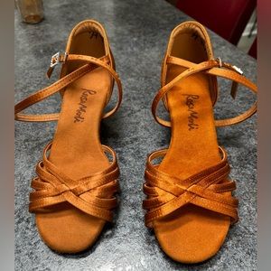 Ballroom dancing shoes for your dancing girls size 4.5